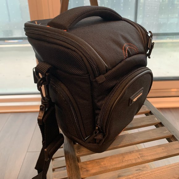 Black AmazonBasics Camera Bag - Picture 2 of 7